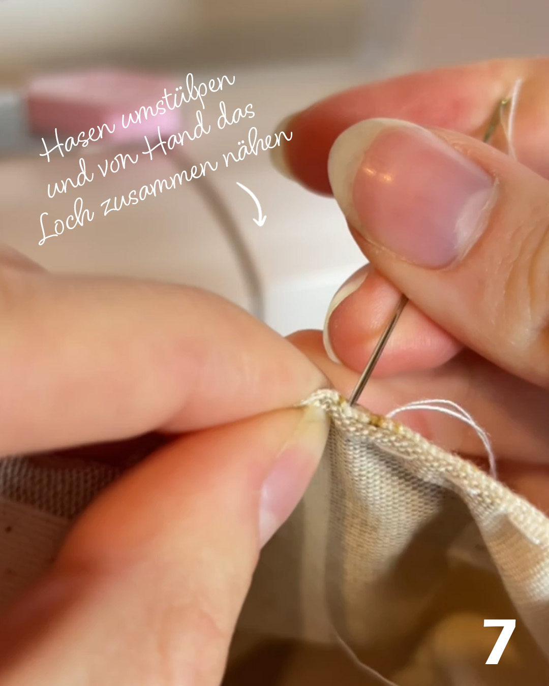 Hasenkorb zu Ostern nähen: Loch per Handnaht schließen